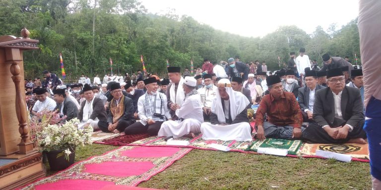 Pemerintah Bersama Masyarakat Kabupaten Kerinci Sholat Idul Adha 1443 Hijriah, di Lapangan Sepak Bola Molten Kemantan.