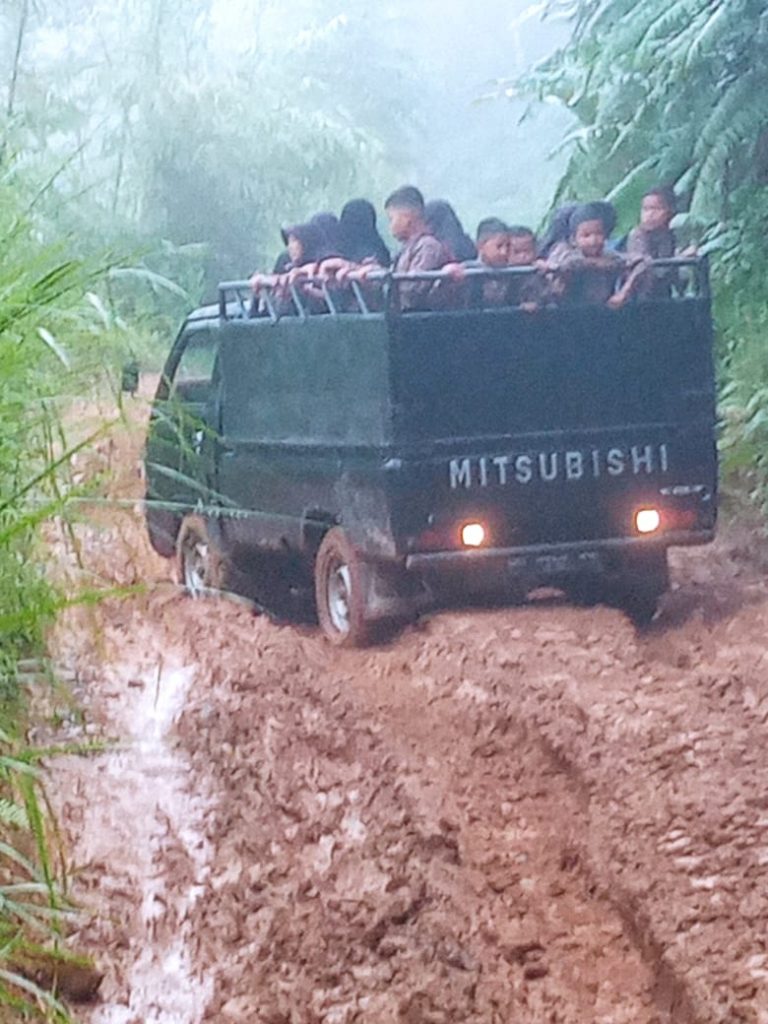 Kondisi Jalan Desa Lubuk Bangkar