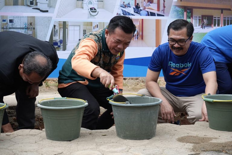 Peletakan Batu Pertama Pembangunan Gedung Radioterapi Oleh Gubernur Jambi