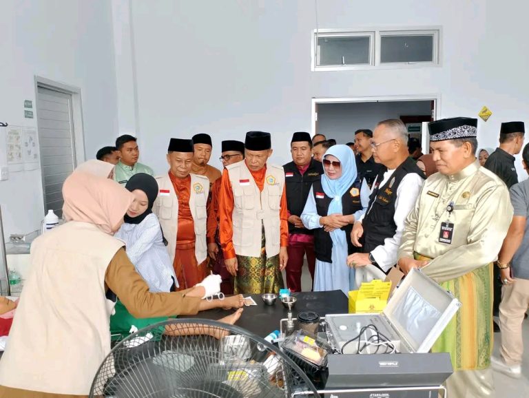 Wawako Azhar Hadiri & Tinjau Bakti Sosial Sunatan Massal MINKER-JS Ke-12 di RSUD H. Bakri