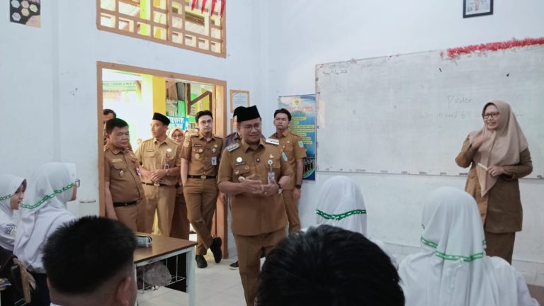 Wali Kota Jambi Tinjau Langsung Pelaksanaan TKA SMP, Pastikan Ujian Berjalan Optimal